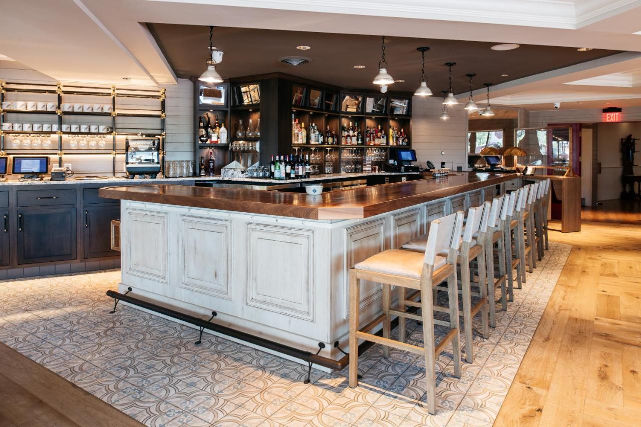St James Hotel Ред-Уинг Экстерьер фото