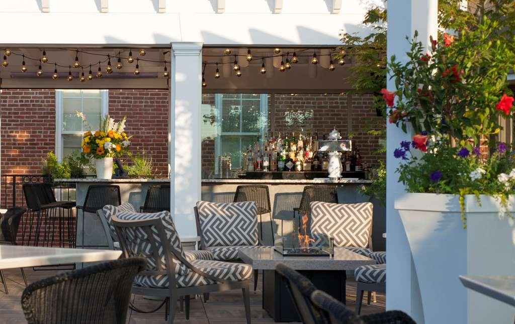 St James Hotel Ред-Уинг Ресторан фото