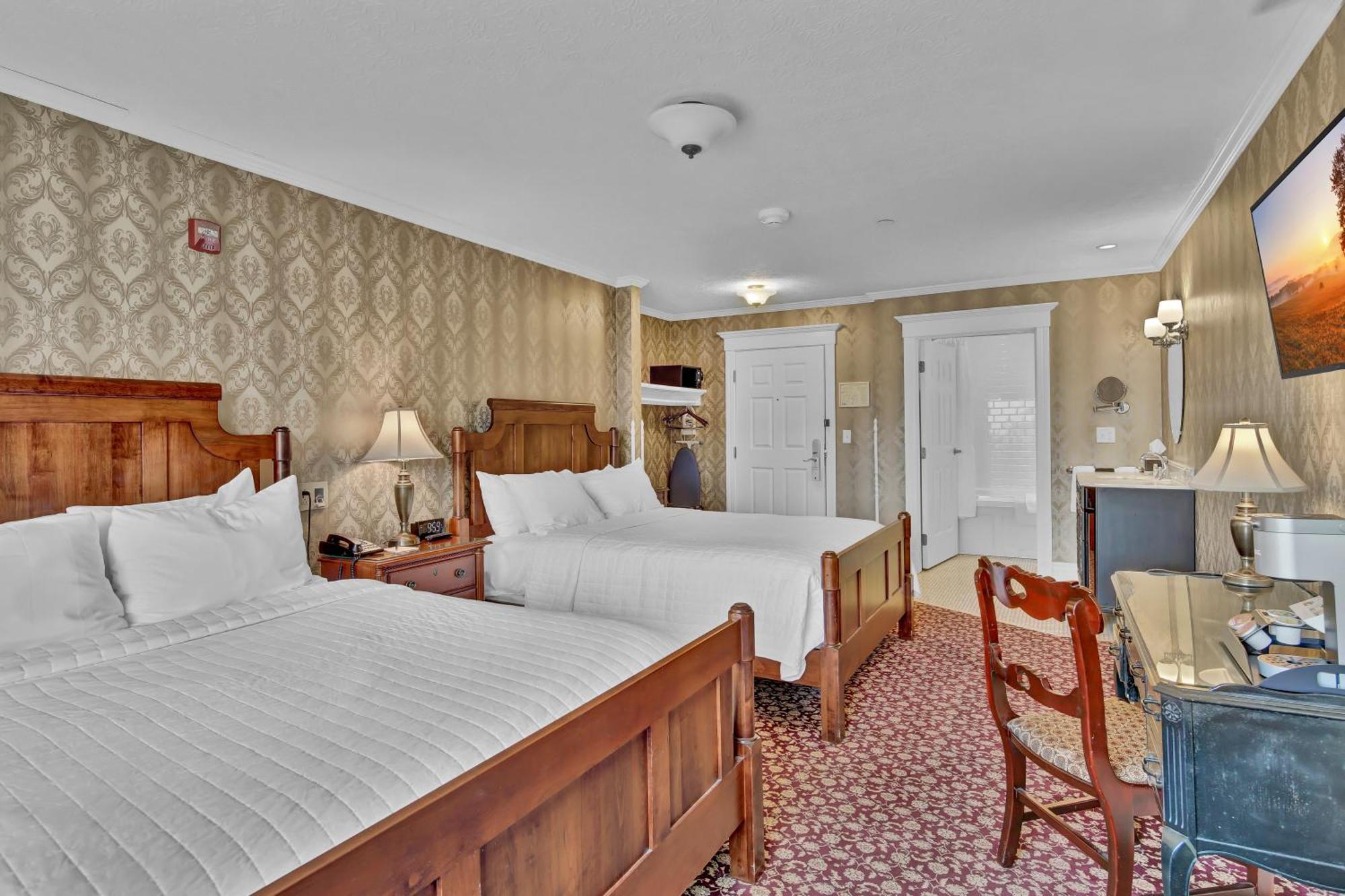 St James Hotel Ред-Уинг Экстерьер фото