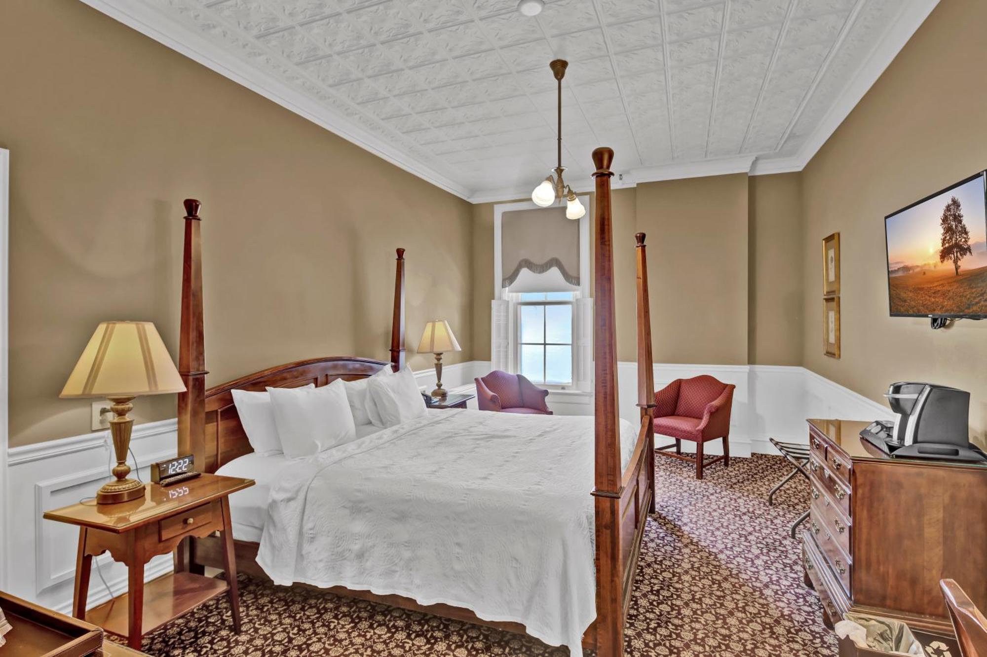 St James Hotel Ред-Уинг Экстерьер фото