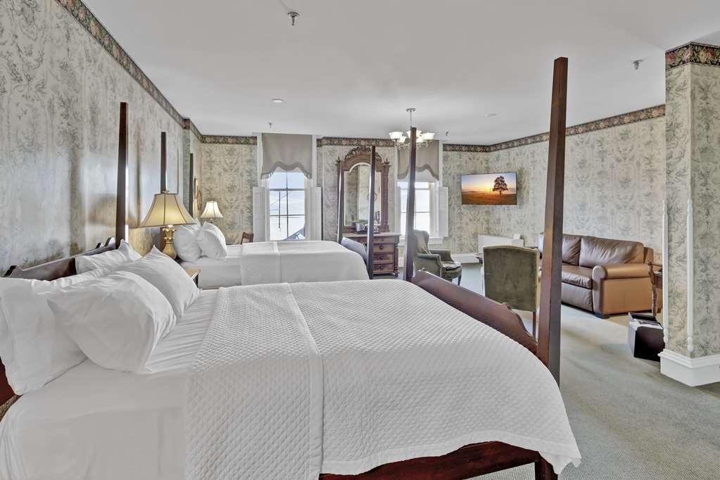 St James Hotel Ред-Уинг Номер фото